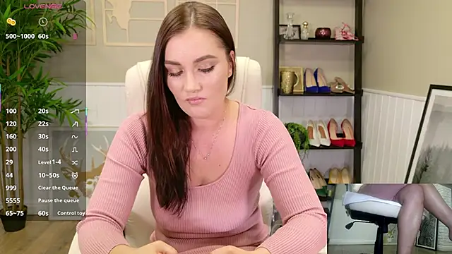 Snapshot of SelineSole chatting on November 5, 2025, 5:27 pm SelineSole online show from November 5, 2025, 5:27 pm