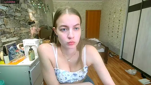   Aphrodita  wow   online show from May 11, 2026, 2:40 pm
