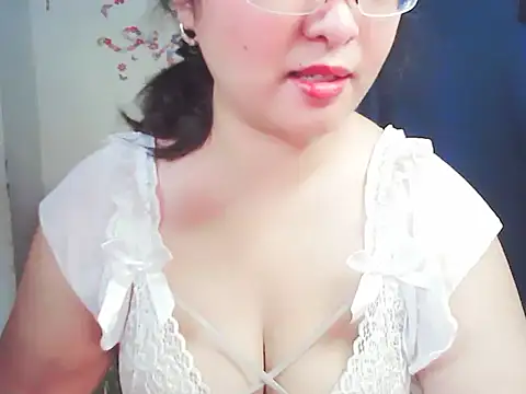 xiaorou-z online show from November 13, 2025, 3:32 am