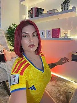 Snapshot of zafiro_mo0n chatting on June 17, 2026, 11:03 pm zafiro mo0n online show from June 17, 2026, 11:03 pm