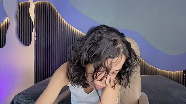 hot little bunny online show from March 25, 2026, 9:35 pm