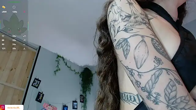 VickyJackson  online show from September 22, 2025, 5:19 pm