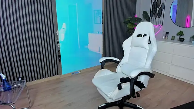 Snapshot of SeraVonDee chatting on December 12, 2024, 2:48 am SeraVonDee online show from December 12, 2024, 2:48 am