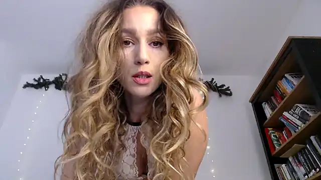 ChocoBelle online show from December 11, 2024, 9:12 pm