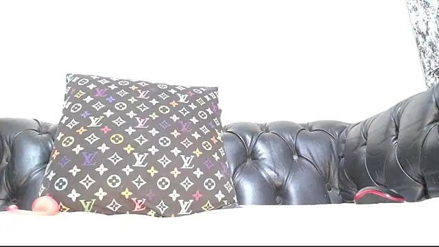 Snapshot of santa_queenn chatting on January 9, 2026, 4:19 am santa queenn online show from January 9, 2026, 4:19 am