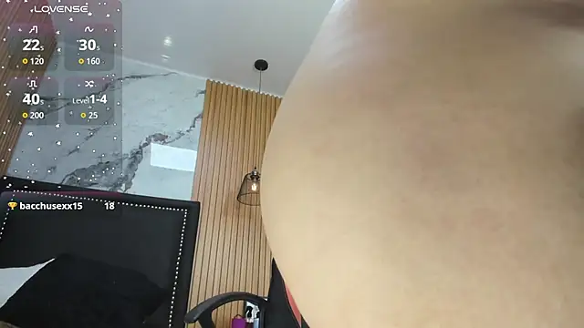 LORENADAVIES online show from June 3, 2026, 2:33 pm