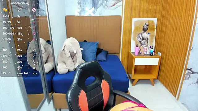 LORENADAVIES online show from March 27, 2026, 12:39 pm