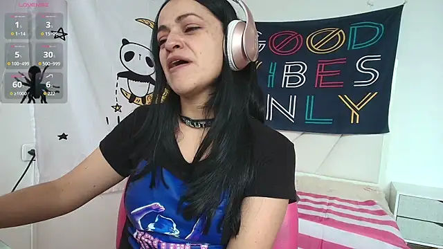 LovelyAzucena online show from March 19, 2026, 6:41 pm