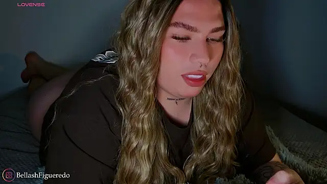 IsabellaFigueredo   online show from December 3, 2025, 7:19 am