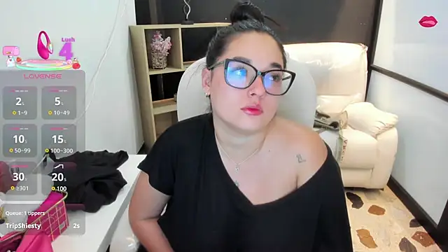 Snapshot of CelesteBrucee chatting on February 8, 2025, 5:29 am CelesteBrucee online show from February 8, 2025, 5:29 am