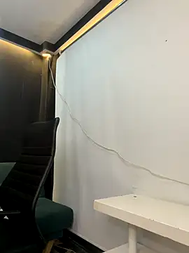 CelesteBrucee online show from December 2, 2025, 7:59 pm