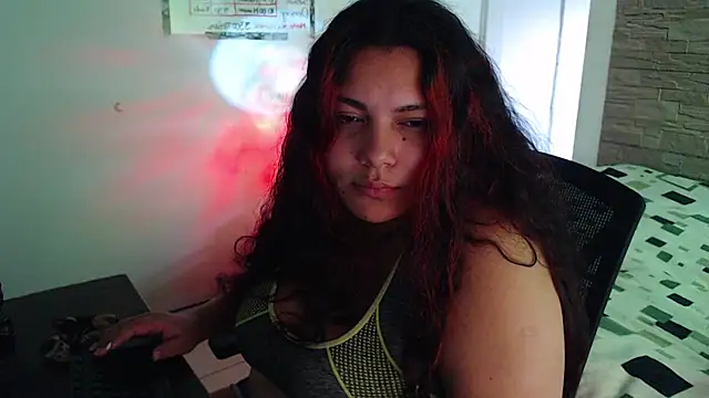 Snapshot of girl_milk2 chatting on February 6, 2026, 7:43 pm girl milk2 online show from February 6, 2026, 7:43 pm