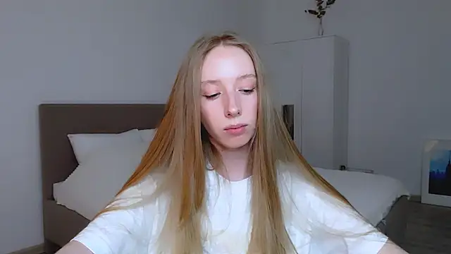 Snapshot of Luna_insniity chatting on January 19, 2025, 11:43 pm Luna insniity online show from January 19, 2025, 11:43 pm