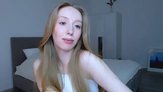 Snapshot of Luna_insniity chatting on February 5, 2025, 11:17 pm Luna insniity online show from February 5, 2025, 11:17 pm