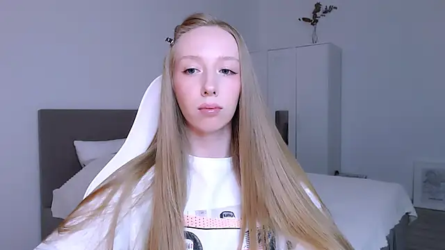 Luna insniity online show from November 30, 2025, 8:20 pm