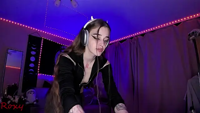 wet dream  online show from March 28, 2026, 7:15 pm