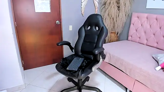 Anahi falcon online show from February 26, 2026, 7:36 pm