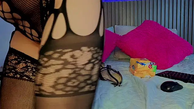 Snapshot of IbethMoon chatting on January 5, 2026, 7:28 pm IbethMoon online show from January 5, 2026, 7:28 pm