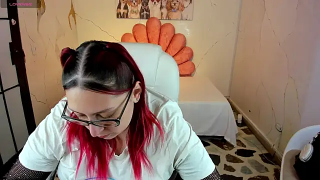 NiickyJones online show from December 19, 2025, 4:31 pm