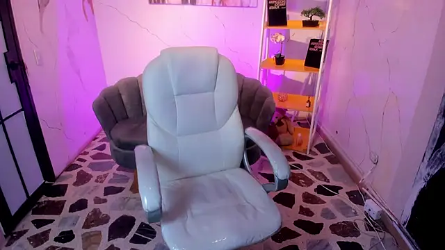 NiickyJones online show from October 16, 2025, 1:41 pm