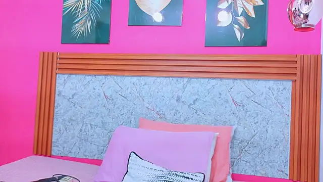 littlee emilyy  online show from March 24, 2026, 12:49 pm