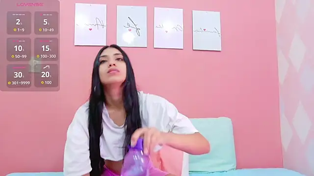 Snapshot of littlee_emilyy_ chatting on October 4, 2025, 12:23 am littlee emilyy online show from October 4, 2025, 12:23 am