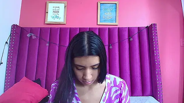 Snapshot of littlee_emilyy_ chatting on December 12, 2024, 6:10 pm littlee emilyy online show from December 12, 2024, 6:10 pm