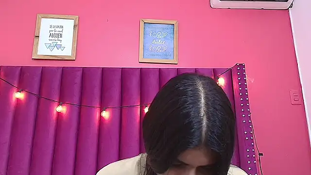 Snapshot of littlee_emilyy_ chatting on January 23, 2025, 9:08 am littlee emilyy online show from January 23, 2025, 9:08 am