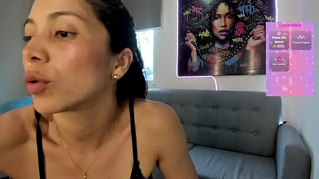 andykiuty online show from November 5, 2025, 8:34 pm