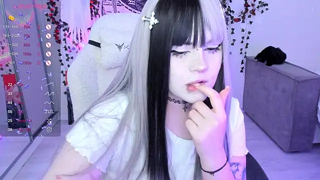 SelenaCute online show from November 15, 2025, 12:09 pm