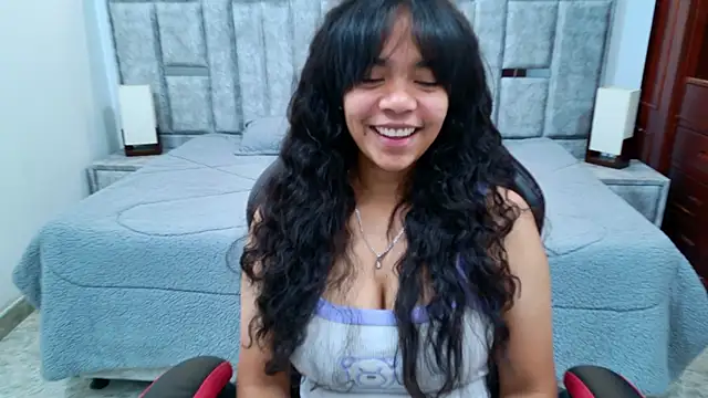 Snapshot of laureentt_ chatting on February 12, 2026, 3:17 am laureentt online show from February 12, 2026, 3:17 am