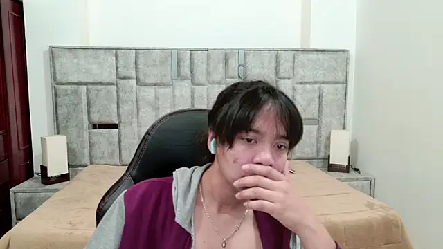 laureentt  online show from April 8, 2026, 3:08 am