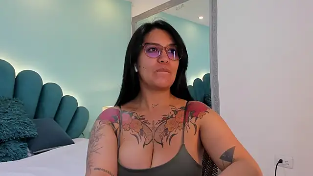 sharlott18 online show from March 19, 2026, 3:12 pm