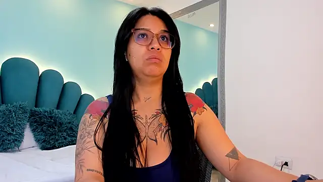 sharlott18 online show from February 22, 2026, 1:13 pm