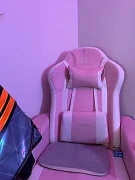 Felicia smok3 online show from April 14, 2026, 5:34 am