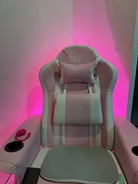 Felicia smok3 online show from April 24, 2026, 2:13 am