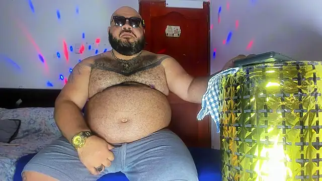 Snapshot of Latino_bigcock chatting on March 3, 2026, 11:56 pm Latino bigcock online show from March 3, 2026, 11:56 pm