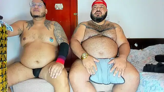 Snapshot of Latino_bigcock chatting on February 19, 2026, 12:18 am Latino bigcock online show from February 19, 2026, 12:18 am