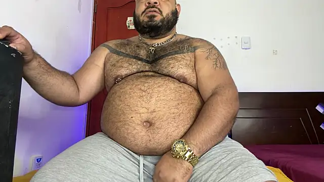 Snapshot of Latino_bigcock chatting on October 17, 2025, 6:17 am Latino bigcock online show from October 17, 2025, 6:17 am