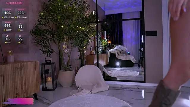 Serene Sophiex online show from April 9, 2026, 9:54 pm