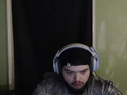 Snapshot of LatinoSized chatting on February 14, 2025, 1:13 am LatinoSized online show from February 14, 2025, 1:13 am