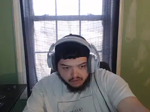 Snapshot of LatinoSized chatting on March 14, 2025, 9:54 pm LatinoSized online show from March 14, 2025, 9:54 pm