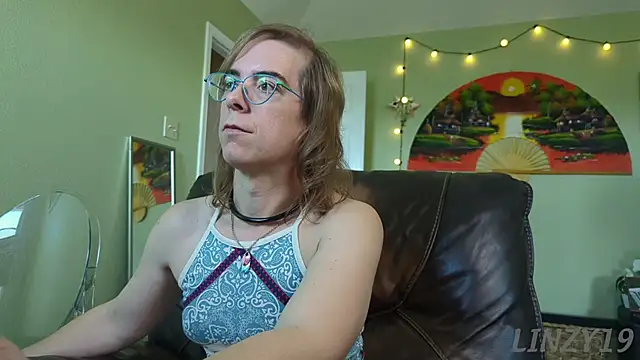 Snapshot of Linzy_19 chatting on September 30, 2025, 4:57 pm Linzy 19 online show from September 30, 2025, 4:57 pm