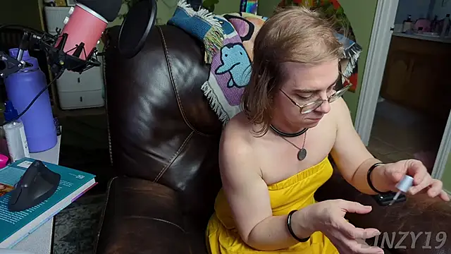 Snapshot of Linzy_19 chatting on March 1, 2025, 12:39 am Linzy 19 online show from March 1, 2025, 12:39 am