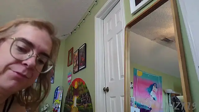 Snapshot of Linzy_19 chatting on March 11, 2025, 6:08 pm Linzy 19 online show from March 11, 2025, 6:08 pm