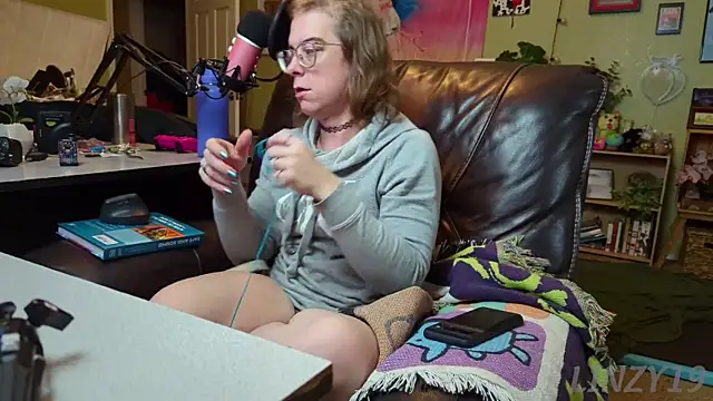 Snapshot of Linzy_19 chatting on March 18, 2025, 2:29 am Linzy 19 online show from March 18, 2025, 2:29 am