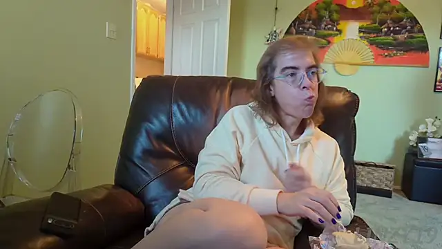 Snapshot of Linzy_19 chatting on September 9, 2025, 1:20 pm Linzy 19 online show from September 9, 2025, 1:20 pm