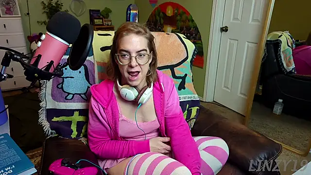 Snapshot of Linzy_19 chatting on March 3, 2025, 3:38 am Linzy 19 online show from March 3, 2025, 3:38 am