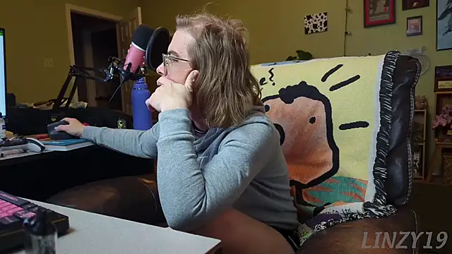 Snapshot of Linzy_19 chatting on March 5, 2025, 2:36 am Linzy 19 online show from March 5, 2025, 2:36 am