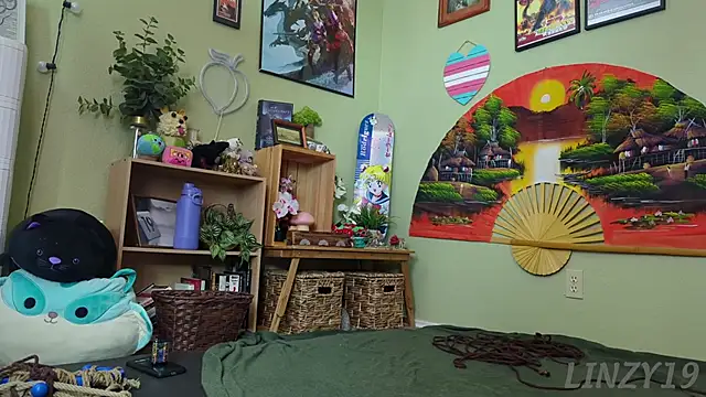 Snapshot of Linzy_19 chatting on February 22, 2025, 9:48 pm Linzy 19 online show from February 22, 2025, 9:48 pm